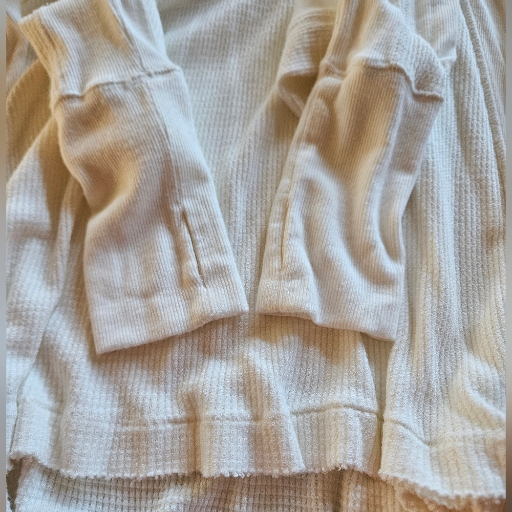 Free People Malibu Thermal Tee Long Sleeve Thumbholes Scoop Neck Ivory Small EUC - Picture 6 of 16